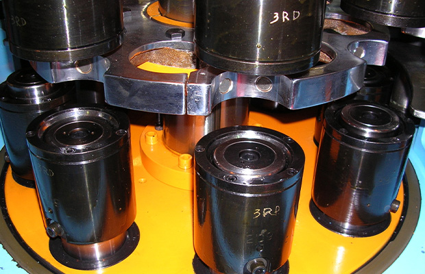 自動立式罐胴三縮頸及反邊機